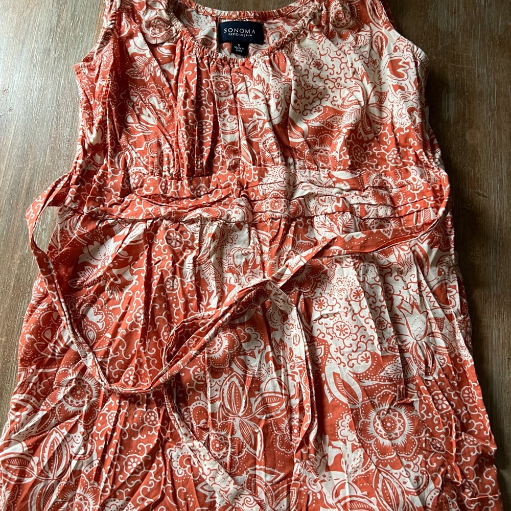 Sonoma print top in Coral. Brand new w/tags. Size Small.